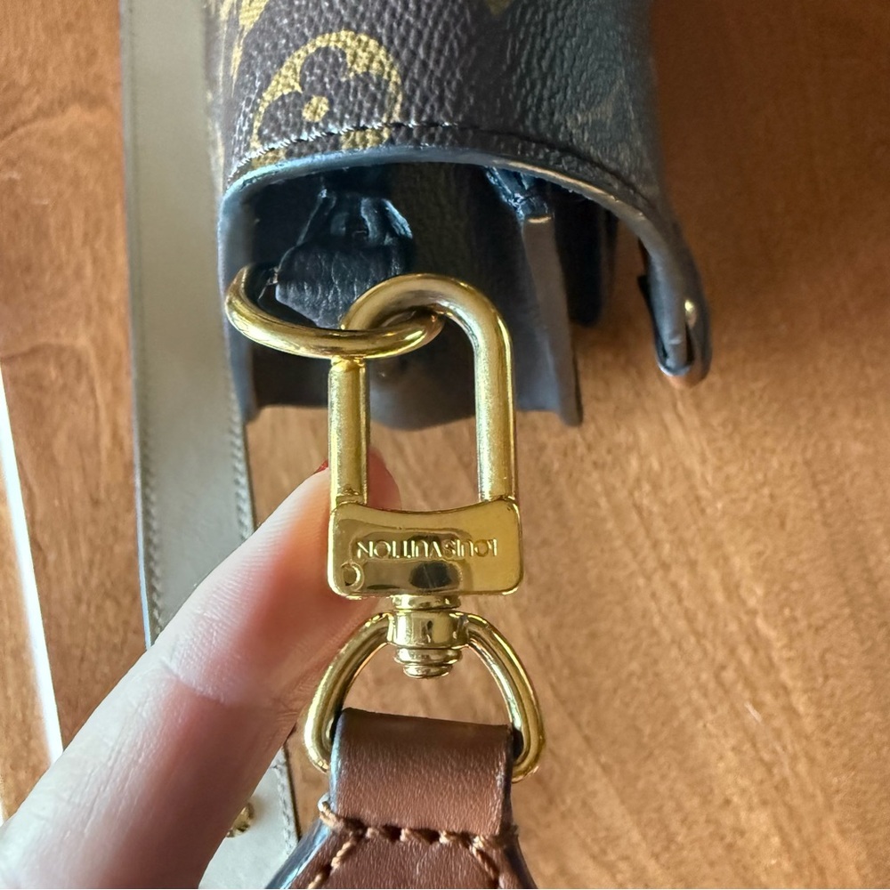 Louis Vuitton Vaugirard Monogram Crossbody bag. - Picture 9 of 9